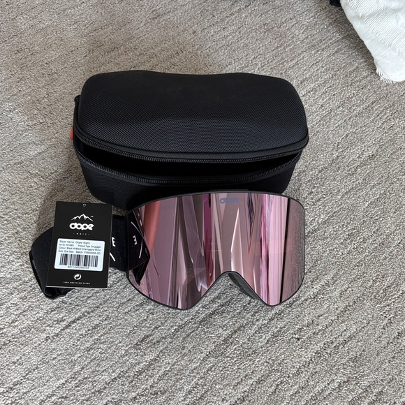 DOPE Other - DOPE VR Goggles with Reflective Pink Lens and Black Case